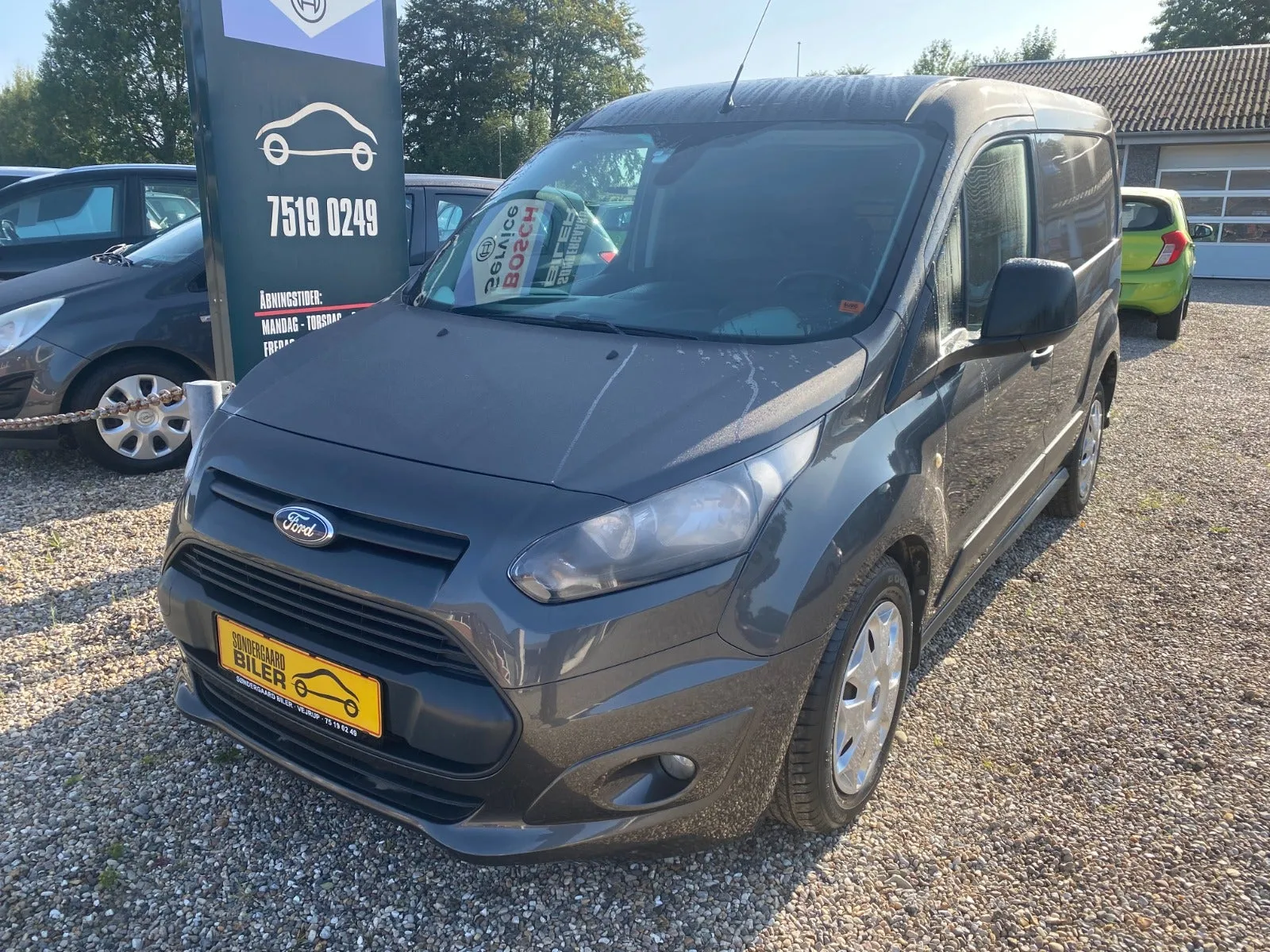Grå Ford Transit Connect TDCi 75 Ambiente kort 1,5 Diesel, set skråt forfra