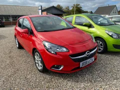 Rød Opel Corsa T 100 Sport 1,4 benzin, set skråt forfra