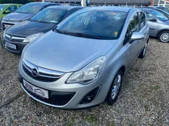Sølvfarvet Opel Corsa 16V Cosmo 1,4 benzin, set skråt forfra