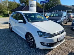 Hvid VW Polo TDi 75 BlueMotion 1,4 diesel, set skråt forfra