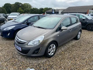 Beige Opel Corsa CDTi 95 Cosmo eco 1,3 Diesel, set skråt forfra
