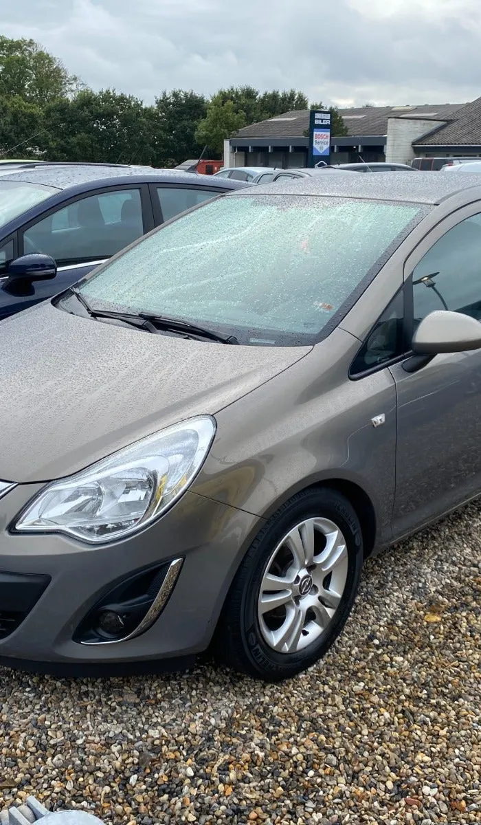 Beige Opel Corsa CDTi 95 Cosmo eco 1,3 Diesel, set skråt forfra
