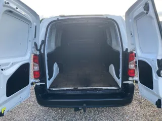Hvid Opel Combo D 102 Enjoy L1V1 1,5 Diesel, set bagfra
