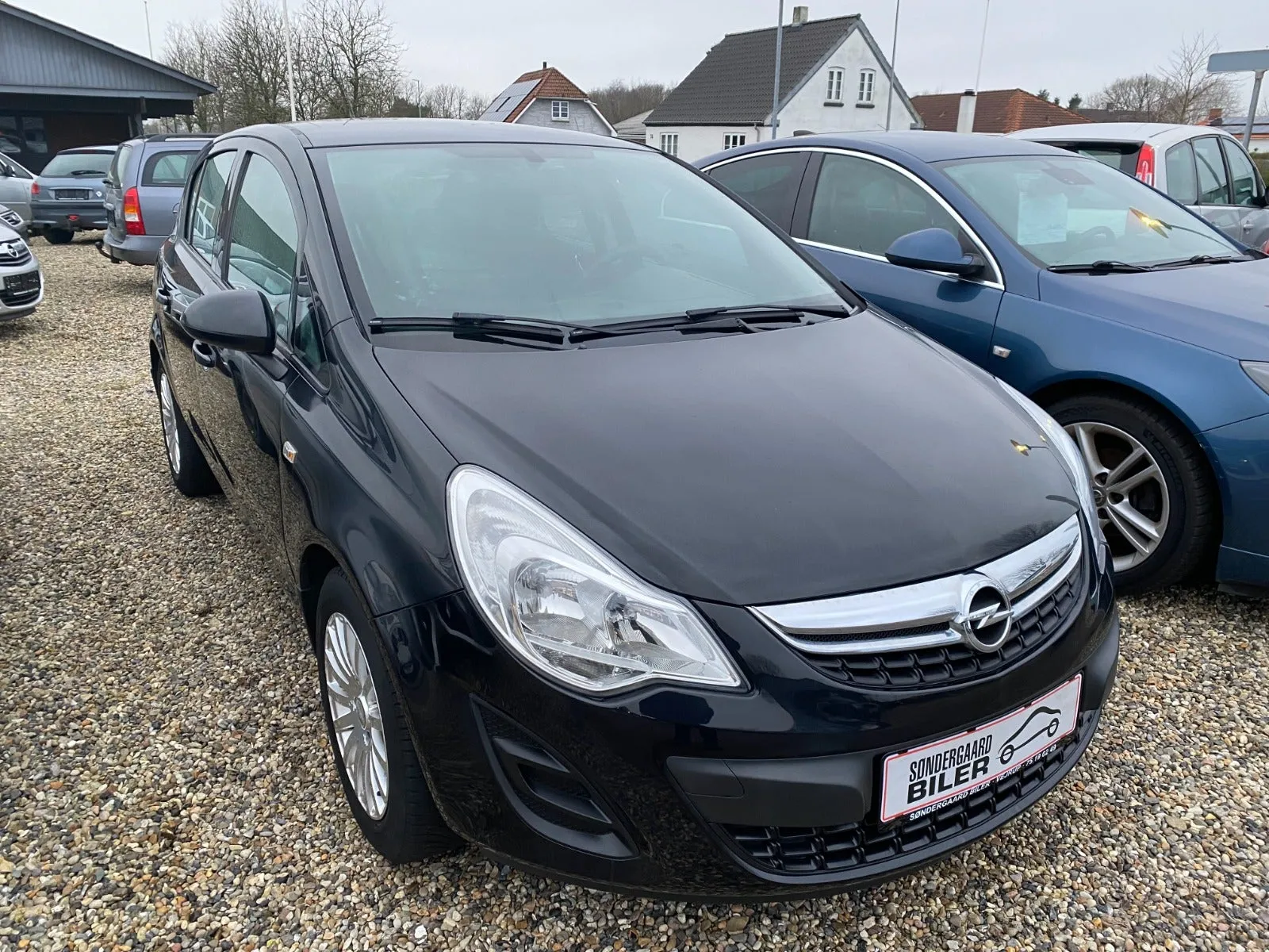 Sort Opel Corsa 12V Enjoy 1,0 benzin, set skråt forfra