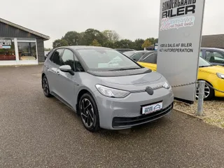 Sølvfarvet VW ID.3 Pro Performance 58 El, set skråt forfra