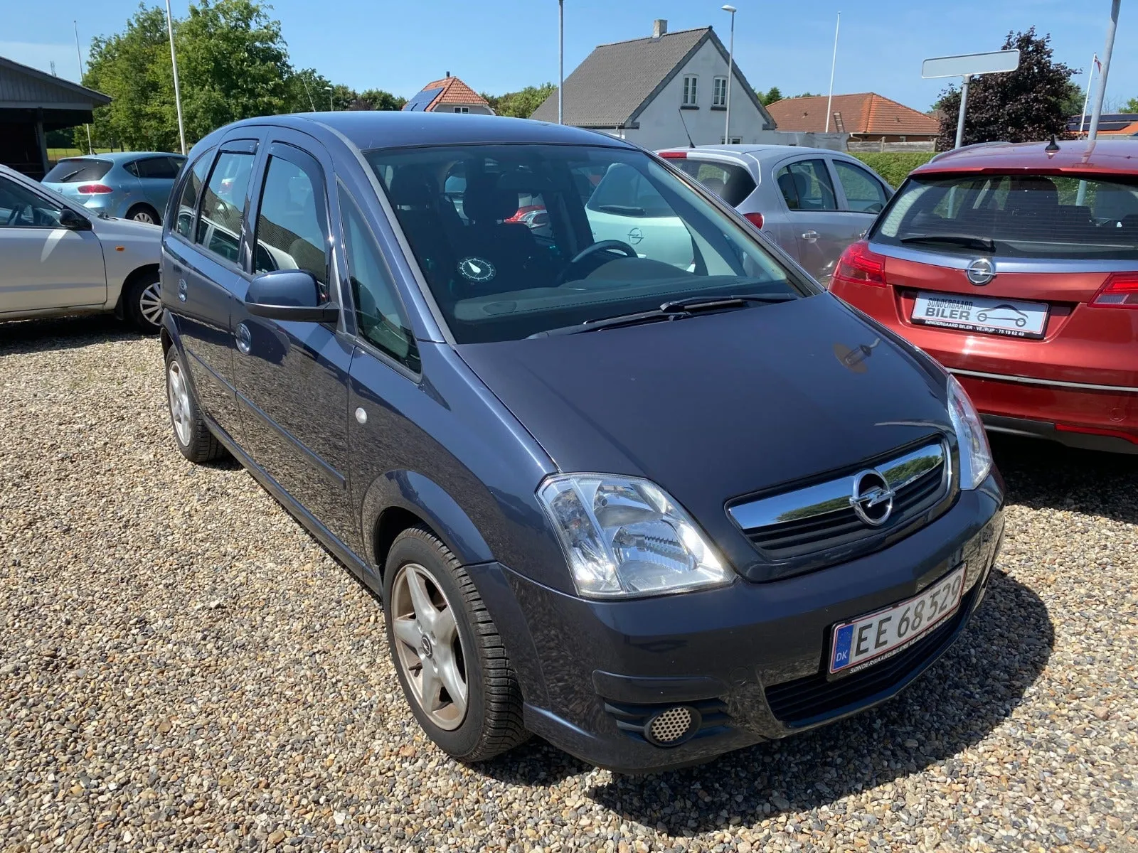 Blå Opel Meriva 16V Enjoy 1,4 benzin, set skråt forfra