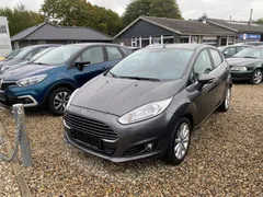 Grå Ford Fiesta SCTi 125 Titanium 1,0 benzin, set skråt forfra